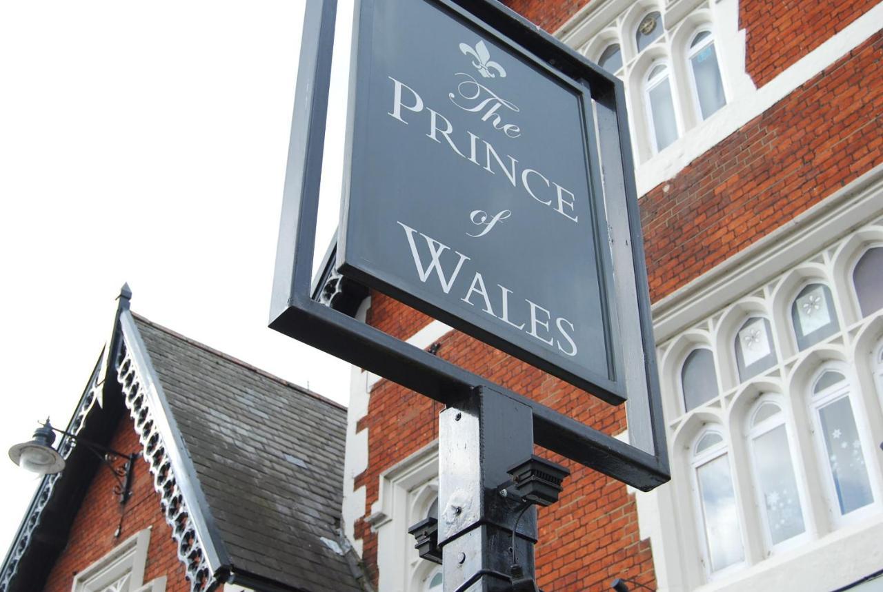 Hampton Court Grand Snug Sleeps 6 - Walk To Palace And Train Apartment Molesey Екстериор снимка